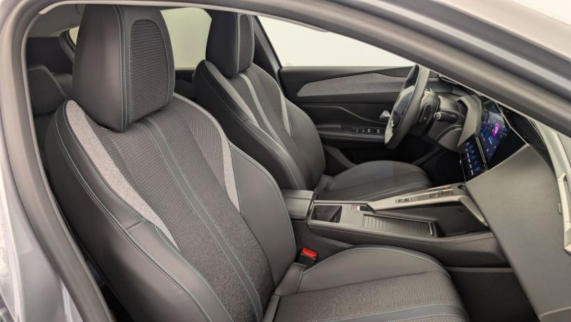 Aperçu du véhicule : Hybrid 136 e-DCS6 Allure