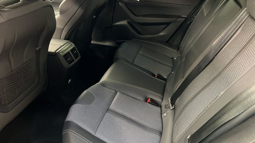 Aperçu du véhicule : Hybrid 225 e-EAT8 Allure