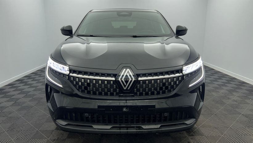 Aperçu du véhicule : E-Tech full hybrid 200 Techno Noir Etoilé avec 1600€ d'équipements inclus