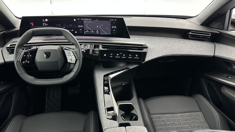 Aperçu du véhicule :  III 1.2 Hybrid 145ch Allure e-DCS6