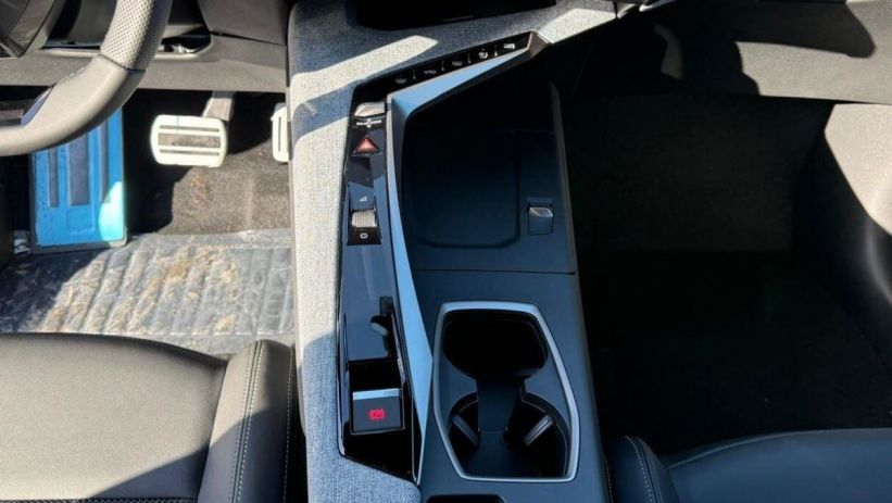 Aperçu du véhicule : 1.2 hybrid 145 gt e-dcs6