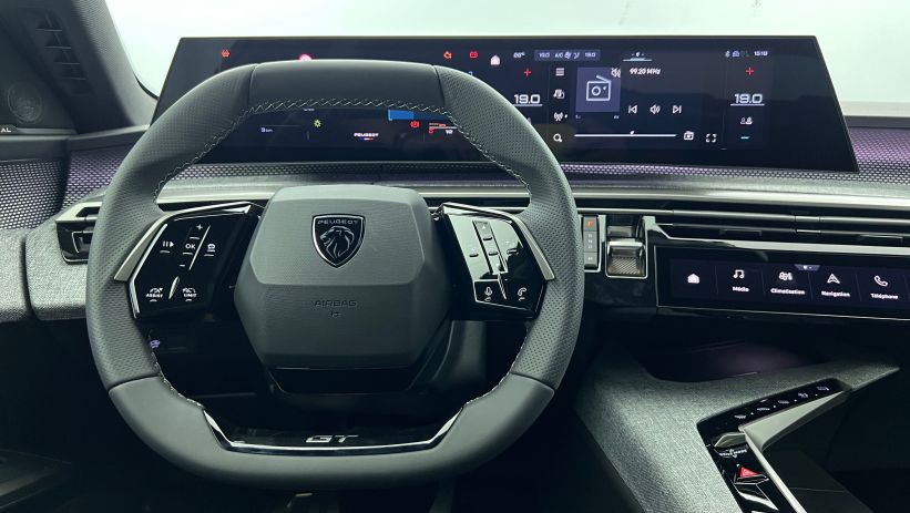 Aperçu du véhicule : Hybrid 145 e-DCS6 GT Blanc Okénite avec 5700€ d'équipements inclus