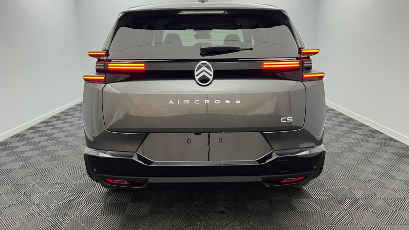 Aperçu du véhicule : Nouveau Hybrid 145 ch e-DCS6 Plus Gris Platinium - Toit Noir Perla Nera avec 2550€ d'équipements inclus