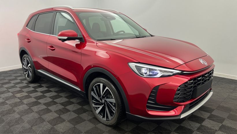 Aperçu du véhicule : 1.5 L Hybrid+ 197 ch Toit panoramique ouvrant Luxury Diamond Red avec 650€ d'équipements inclus