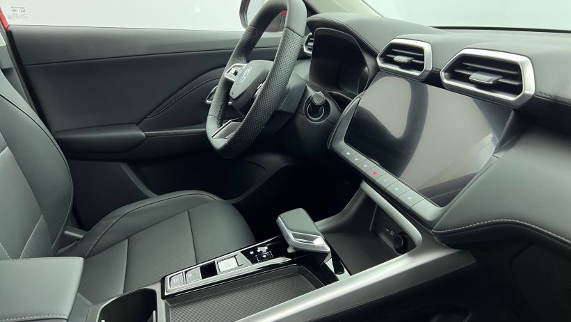 Aperçu du véhicule : 1.5 L Hybrid+ 197 ch Luxury Diamond Red avec 650€ d'équipements inclus