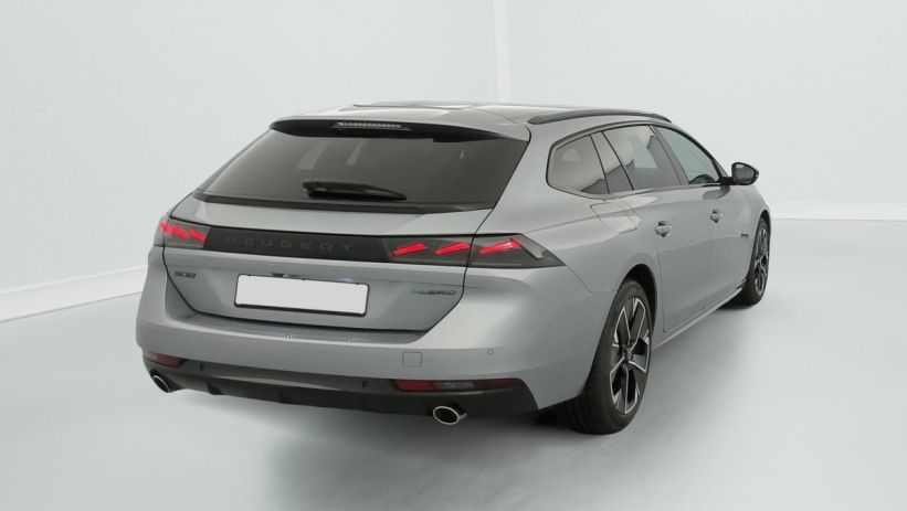 Aperçu du véhicule : Hybrid 225 e-EAT8 Allure