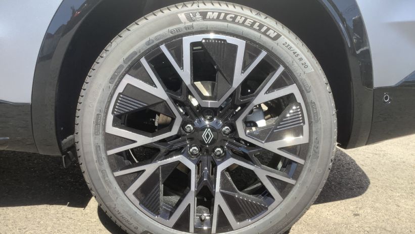 Aperçu du véhicule : AUSTRAL full hybrid E-Tech 200 ch Esprit Alpine