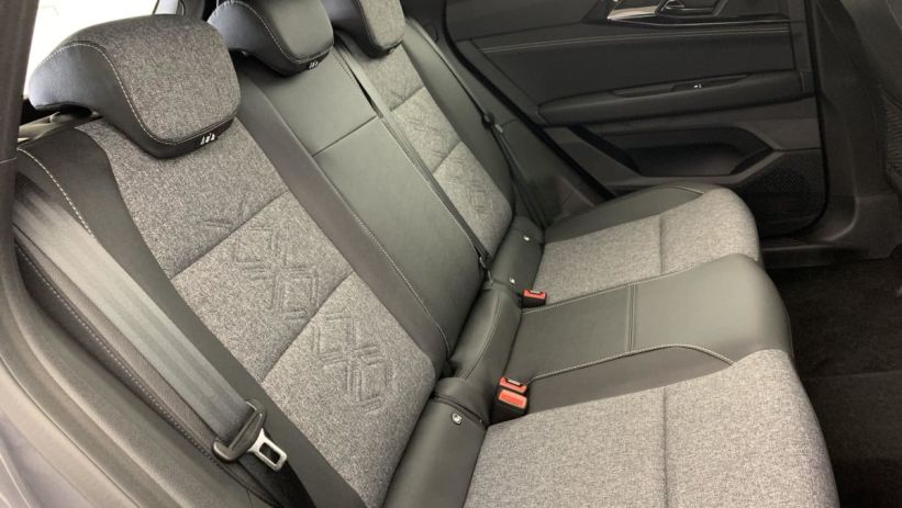 Aperçu du véhicule : FULL HYBRID E-TECH 200 CH EVOLUTION