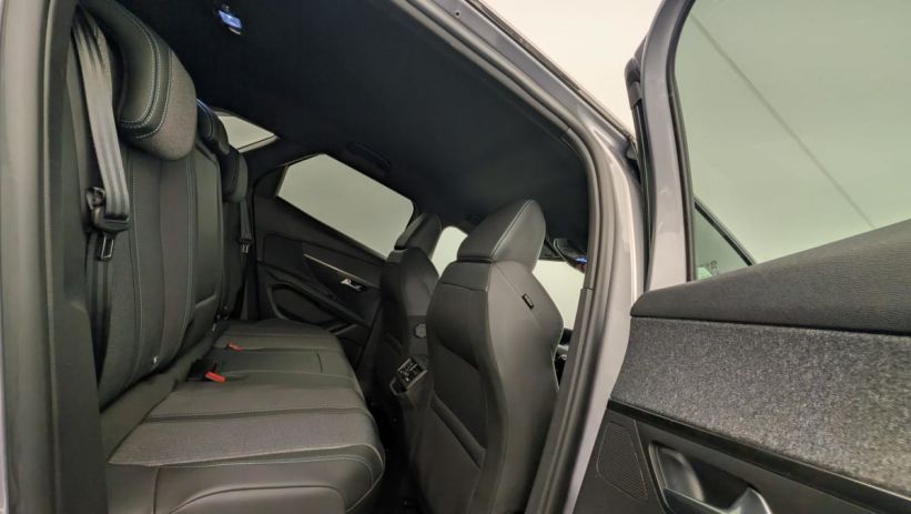 Aperçu du véhicule : Hybrid 225 e-EAT8 Allure Pack