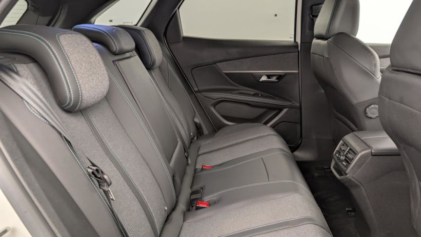 Aperçu du véhicule : Hybrid 225 e-EAT8 Allure Pack