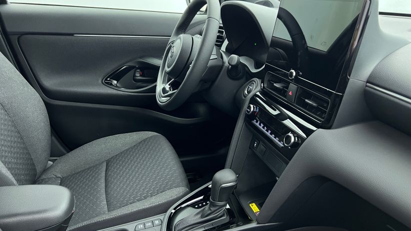 Aperçu du véhicule : Hybride 130ch 2WD Design Noir Intense avec 2100€ d'équipements inclus