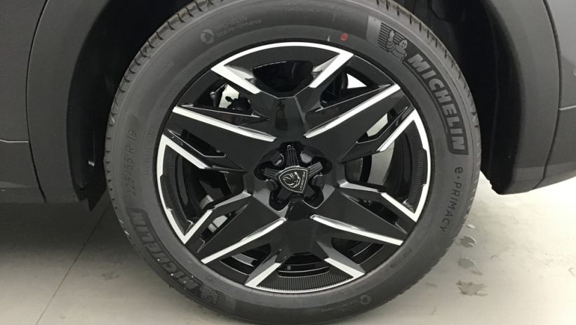 Aperçu du véhicule : 3008 Hybrid 145 e-DCS6 GT