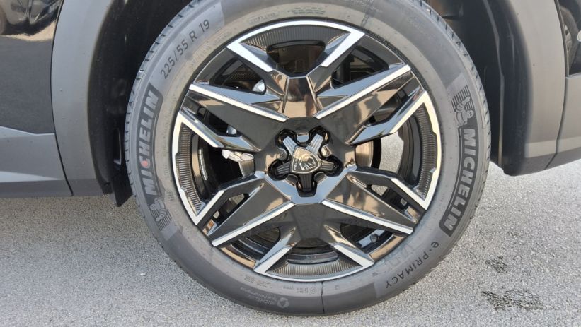 Aperçu du véhicule : 3008 Hybrid 145 e-DCS6 GT Exclusive