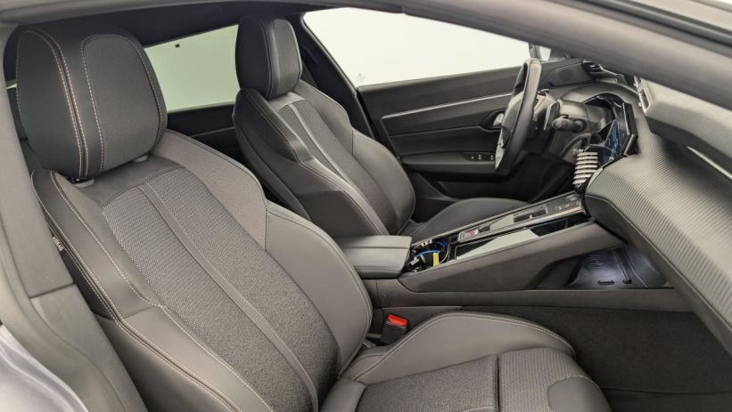 Aperçu du véhicule : Hybrid 225 e-EAT8 Allure