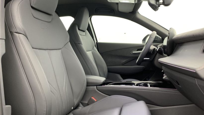 Aperçu du véhicule : E-HYBRID 272 CH S TRONIC 6 S LINE