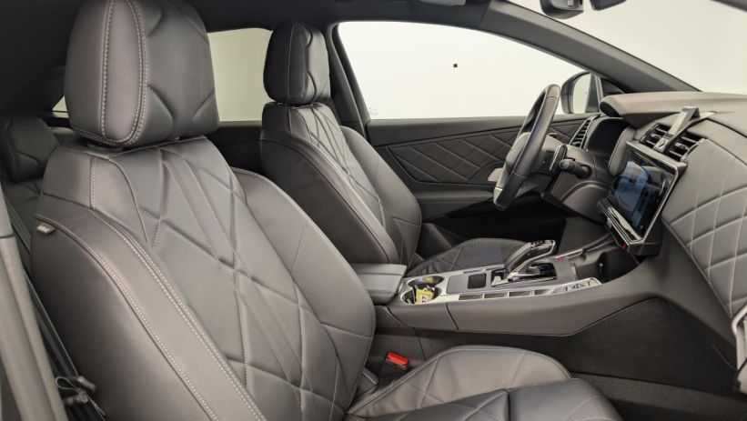 Aperçu du véhicule : Hybride Rechargeable E-Tense 300 EAT8 4x4 Rivoli