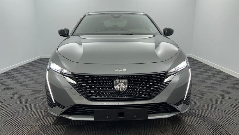 Aperçu du véhicule : BlueHDi 130ch S&S EAT8 GT GT Gris Selenium avec 4500€ d'équipements inclus