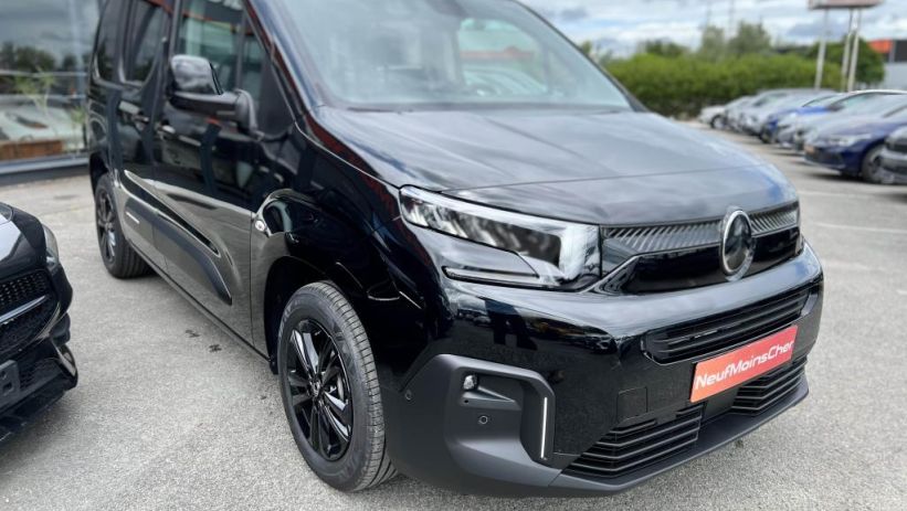 Aperçu du véhicule : MAX VP M 1.5 BLUEHDI 130CV EAT8 + DRIVE PACK + NAVIGATION ET MIRROR SCREEN + NEUF 0KM