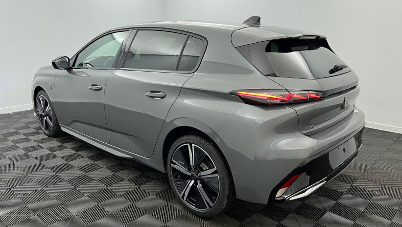 Aperçu du véhicule : BlueHDi 130ch S&S EAT8 GT Gris Selenium avec 4500€ d'équipements inclus