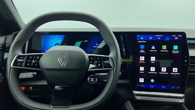 Aperçu du véhicule : E-Tech full hybrid 200 Techno Blanc Nacré - Toit Noir Etoilé avec 2650€ d'équipements inclus