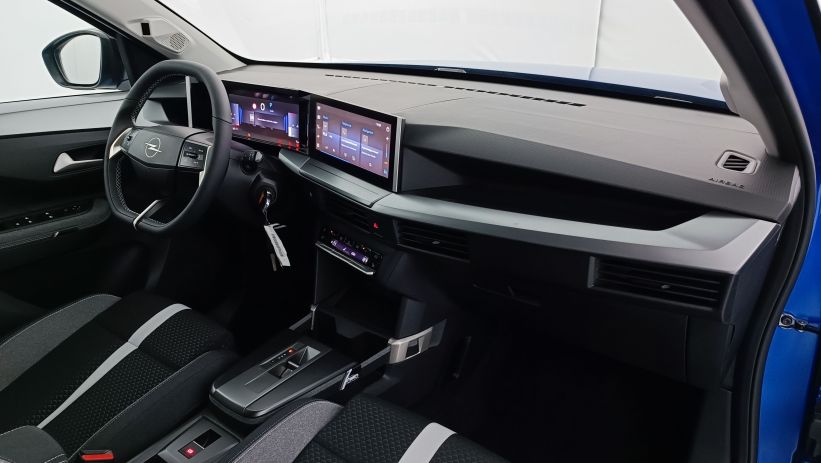 Aperçu du véhicule : 1.2 Turbo Hybrid 145ch GS e-DCT6 7PL