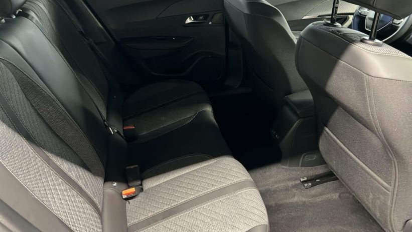 Aperçu du véhicule : Hybrid 136 e-DCS6 Allure