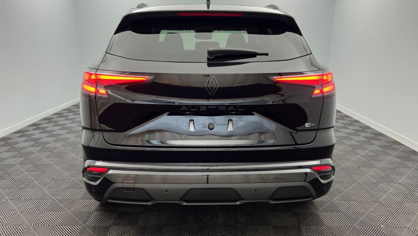 Aperçu du véhicule : full hybrid E-Tech 200 ch Esprit Alpine Noir Etoilé avec 2750€ d'équipements inclus