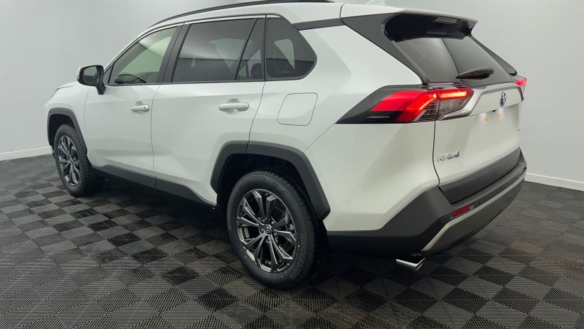 Aperçu du véhicule : Hybride 218 ch 2WD Dynamic Blanc Lunaire Nacré avec 3100€ d'équipements inclus