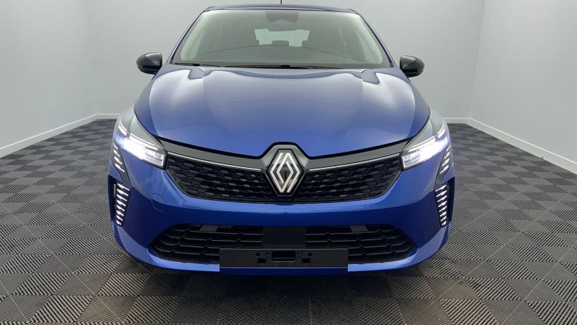 Aperçu du véhicule : Blue dCi 100 Evolution Bleu Iron avec 1250€ d'équipements inclus