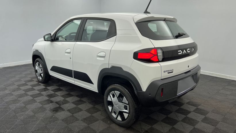 Aperçu du véhicule : 45 Expression Blanc Kaolin avec 260€ d'équipements inclus