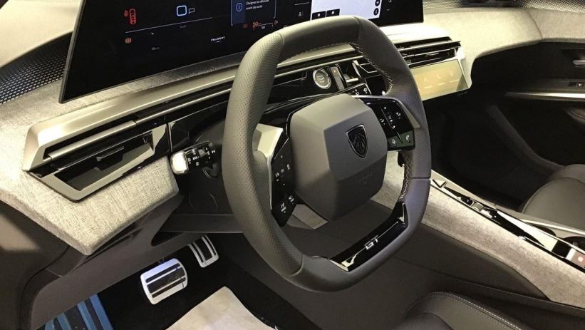 Aperçu du véhicule : Gt 1.2 HYBRID 145