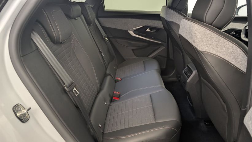 Aperçu du véhicule : HYBRID 136 E-DCS6 ALLURE