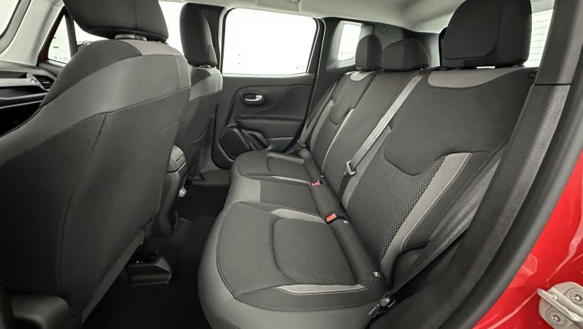 Aperçu du véhicule : 1.5 Turbo T4 130ch Limited e-Hybrid BVR7