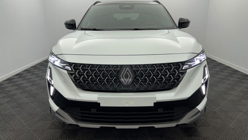 Aperçu du véhicule : full hybrid E-Tech 200 ch Esprit Alpine Blanc Nacré - Toit Noir Etoilé avec 3450€ d'équipements inclus