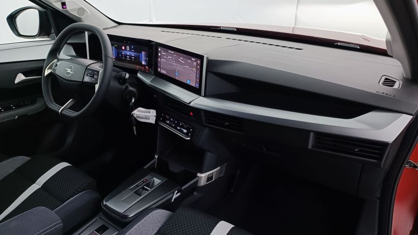 Aperçu du véhicule : 1.2 Turbo Hybrid 145ch GS e-DCT6 7PL