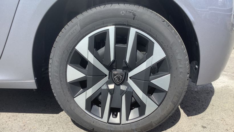 Aperçu du véhicule : 208 Hybrid 110 ch e-DCS6 Style