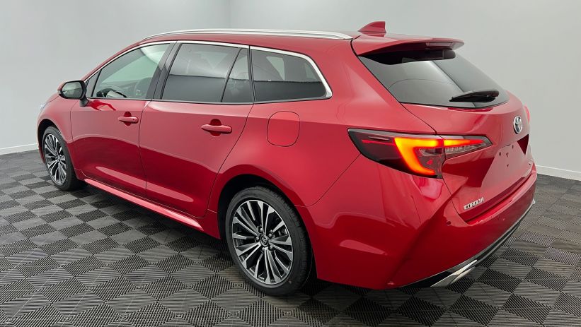 Aperçu du véhicule : Hybride 178ch Design Rouge Intense avec 2590€ d'équipements inclus