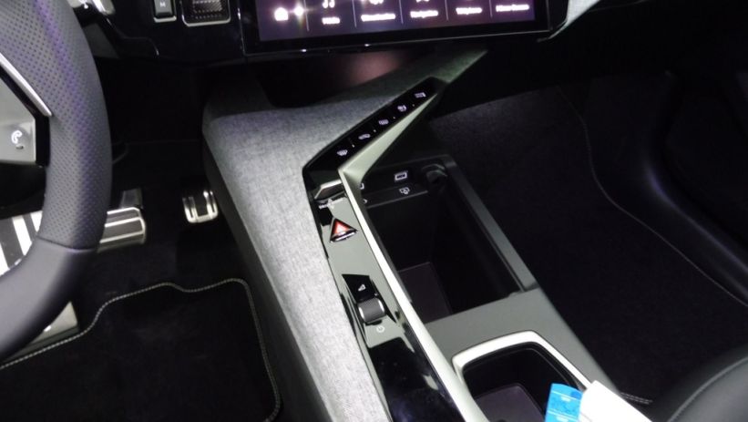 Aperçu du véhicule : 1.2 HYBRID 145CH GT E-DCS6