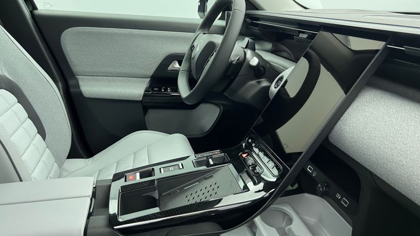 Aperçu du véhicule : Nouveau Hybrid 145 e-DCS6 Max Noir Perla Nera avec 2600€ d'équipements inclus