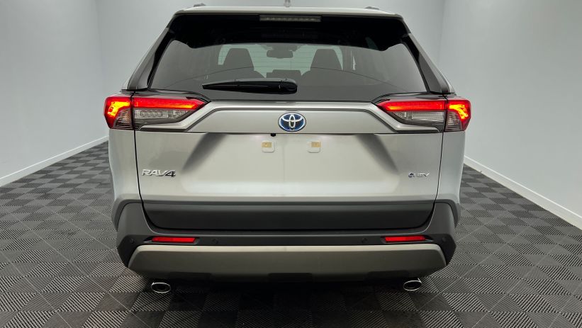 Aperçu du véhicule : Hybride 218 ch 2WD Dynamic Gris Acier avec 2850€ d'équipements inclus