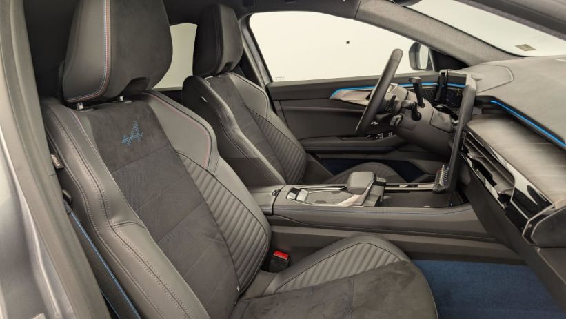 Aperçu du véhicule : hyper hybrid E-Tech 4x4 300 esprit Alpine