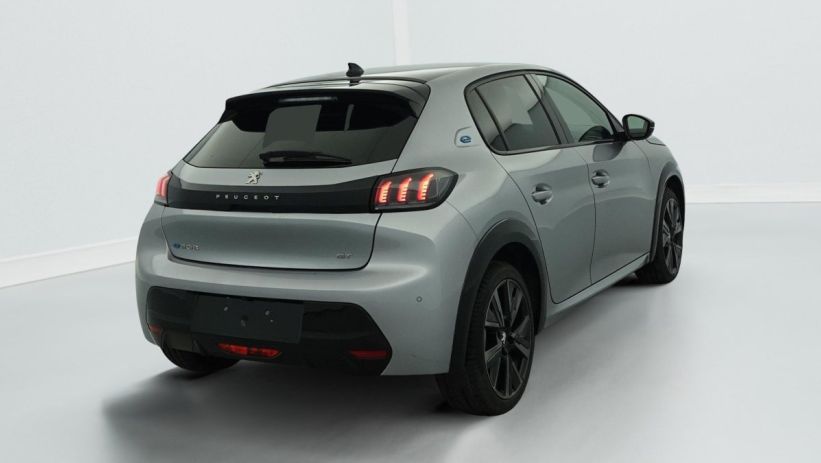 Aperçu du véhicule : 50 KWH 136CH GT