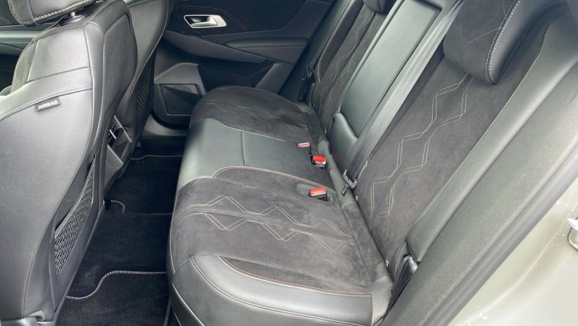 Aperçu du véhicule : Hybride Rechargeable E-Tense 300 EAT8 4x4 Performance Line +