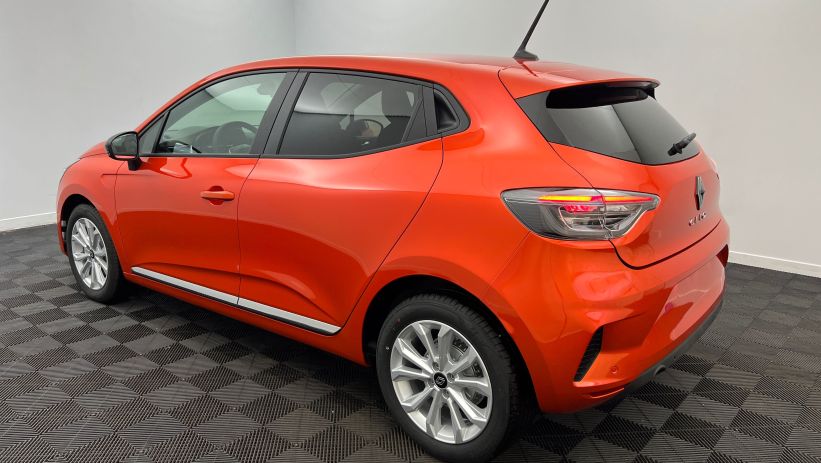 Aperçu du véhicule : Blue dCi 100 Evolution Orange Valencia avec 1900€ d'équipements inclus