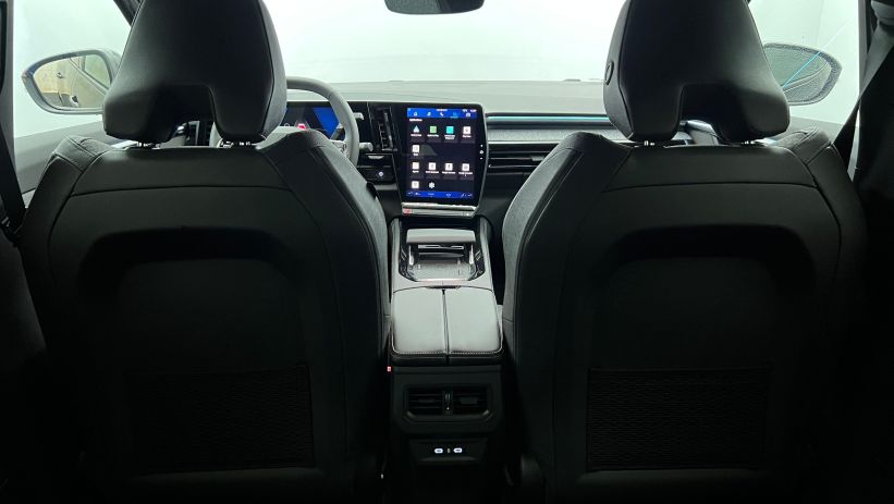 Aperçu du véhicule : Nouveau E-Tech full hybrid 200 Techno Noir Etoilé avec 1800€ d'équipements inclus