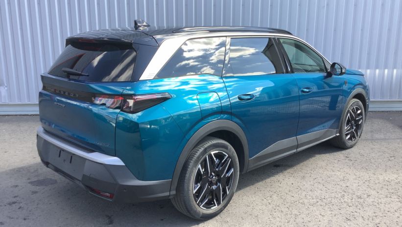 Aperçu du véhicule : 5008 Hybrid 145 ch e-DCS6 GT