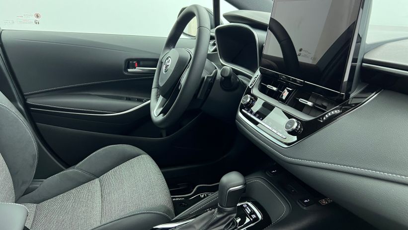 Aperçu du véhicule : Hybride 178ch Design Gris Dynamic avec 2250€ d'équipements inclus
