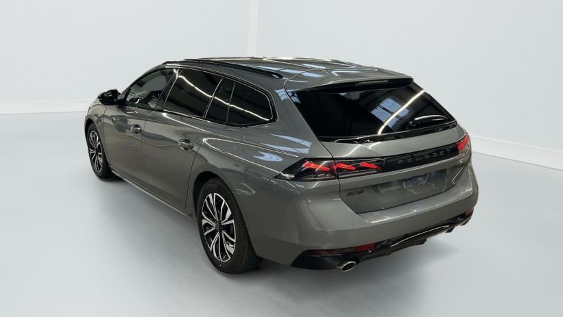 Aperçu du véhicule : Hybrid 225 e-EAT8 Allure