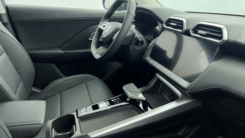 Aperçu du véhicule : 1.5 L Hybrid+ 197 ch Toit panoramique ouvrant Luxury Camden Grey avec 650€ d'équipements inclus