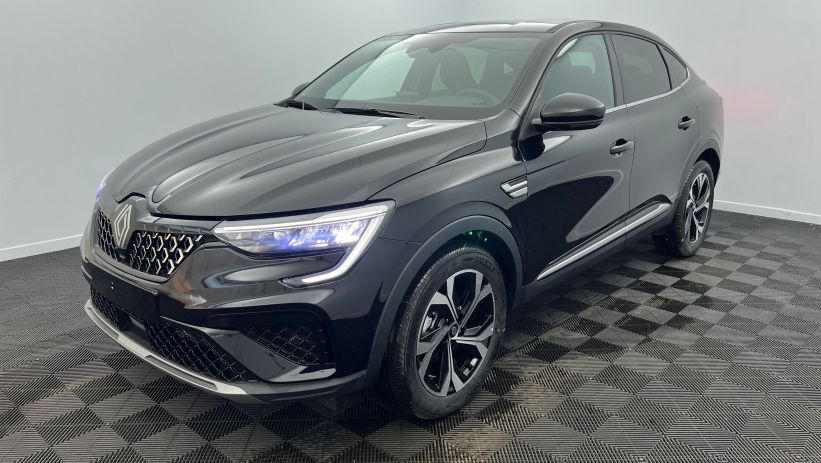 Aperçu du véhicule : E-Tech full hybrid 145 Techno Noir métal avec 800€ d'équipements inclus